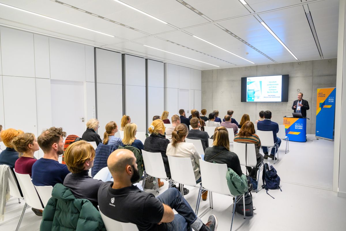 Diskussionsrunde beim der Talk im Cube Veranstaltungsreihe